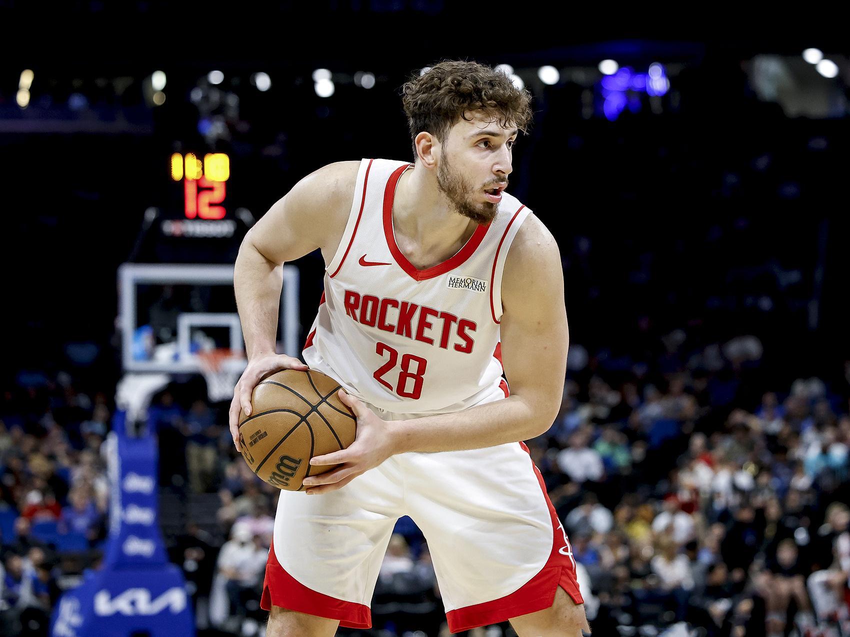 火箭记者:球队希望申京能提高三分球 这也是申京休赛期的重点